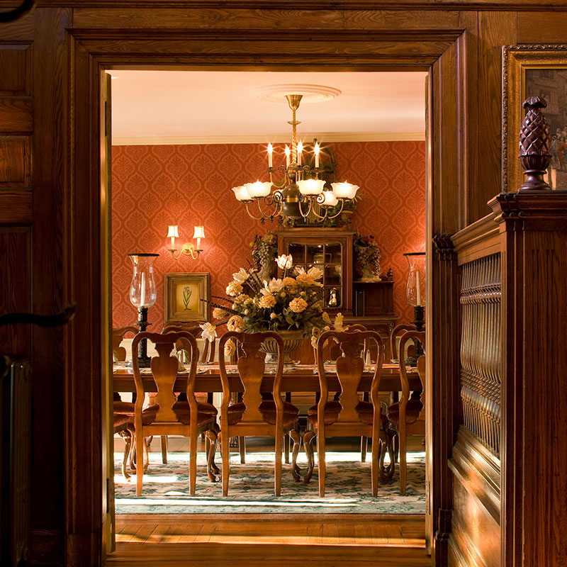 Dining room at Ivy lodge | Newport Inns of Rhode Island