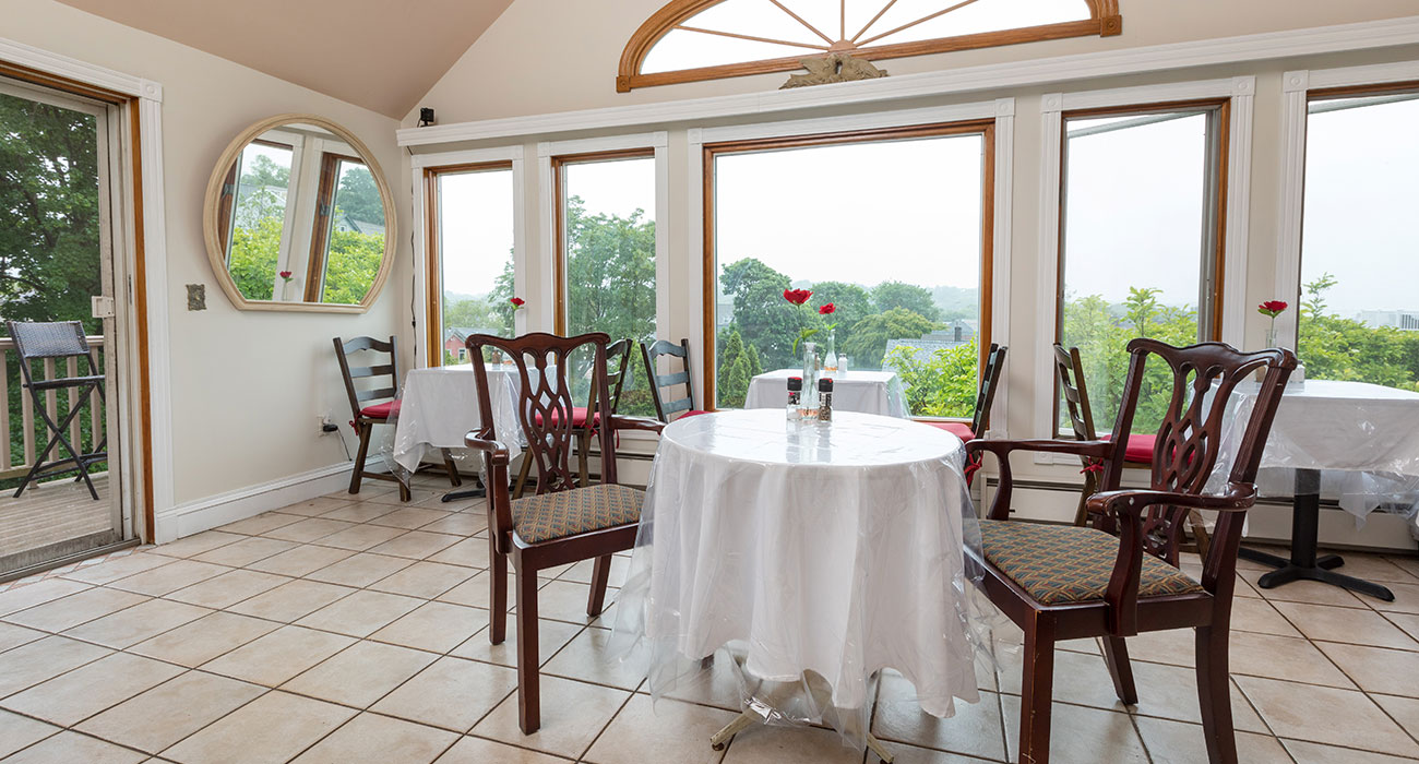 Dining room at The Artful Lodger | Newport Inns of Rhode Island